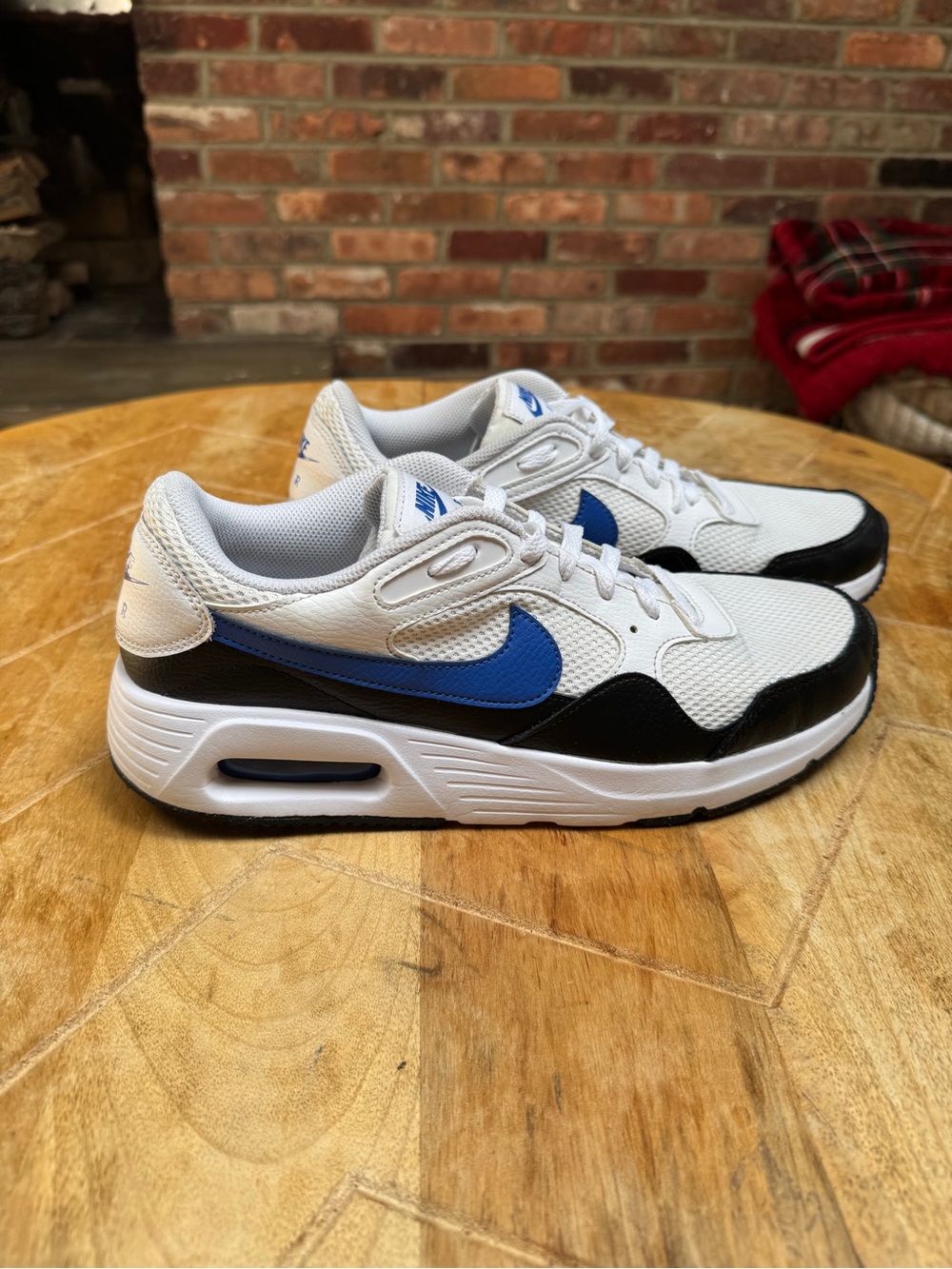Nike Men’s Air Max SC White and Black Sneakers with Blue Swoosh - Picture 2 of 9